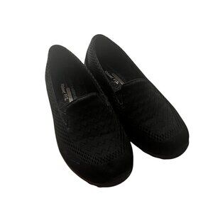 Skechers Womens Relaxed Fit Black Slip-On Shoes Mesh Comfort Sole size 7